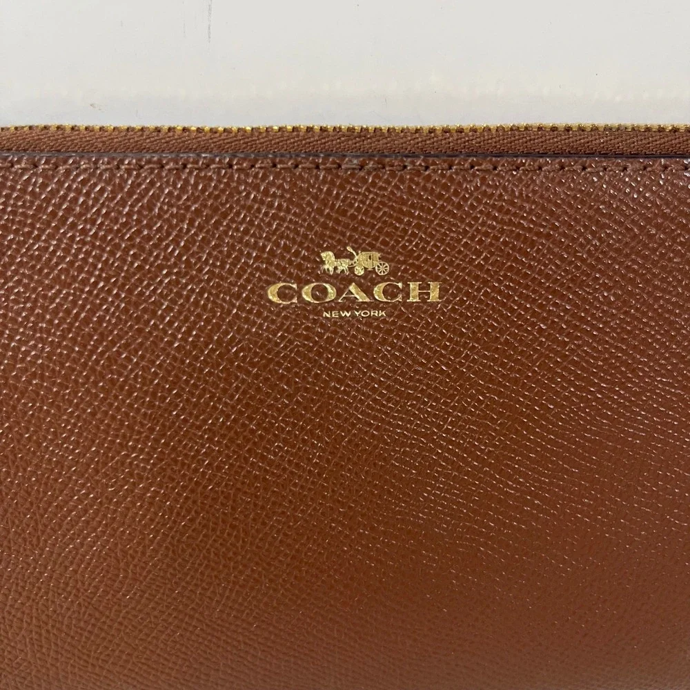Coach Wristlet Women Brown Pebbled Leather Gold Logo Minimalist Classic Wallet
